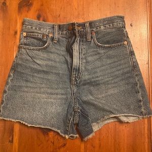 Madewell- THE MOMJEAN SHORT - Dark Blue